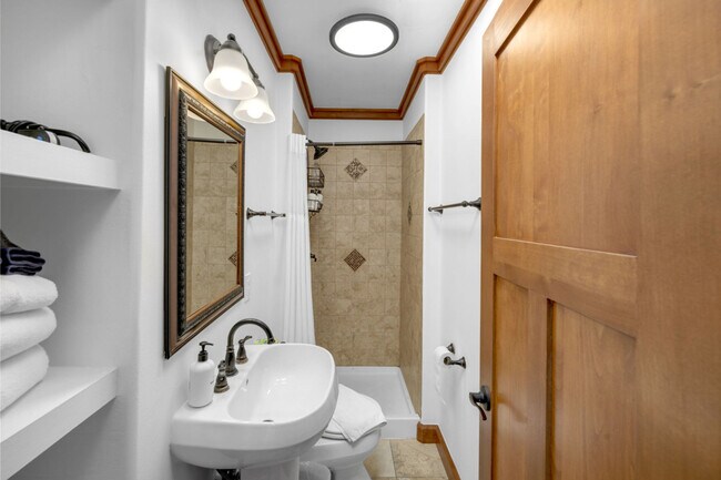 Building Photo - 1072 Johnson Ave