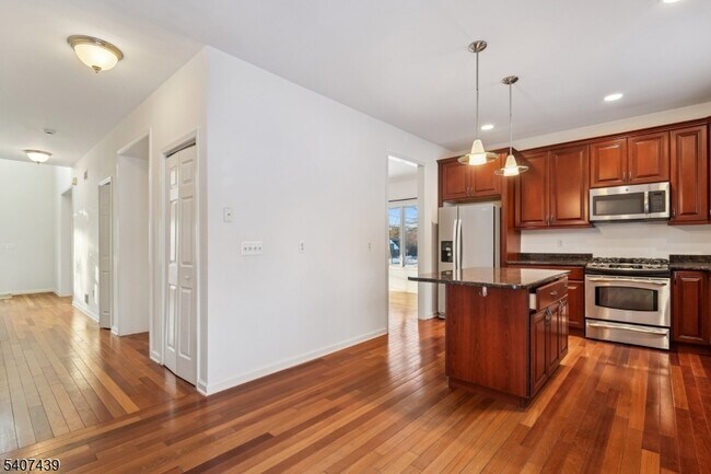 Building Photo - 282 South St