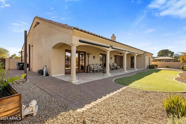 Building Photo - 14402 N Medinan Dr