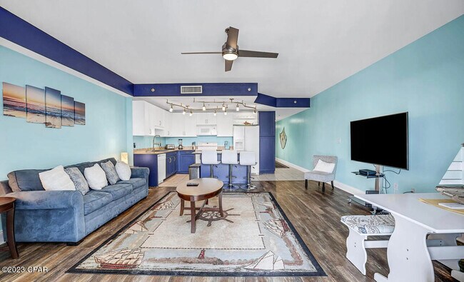 Building Photo - 9860 S Thomas Dr