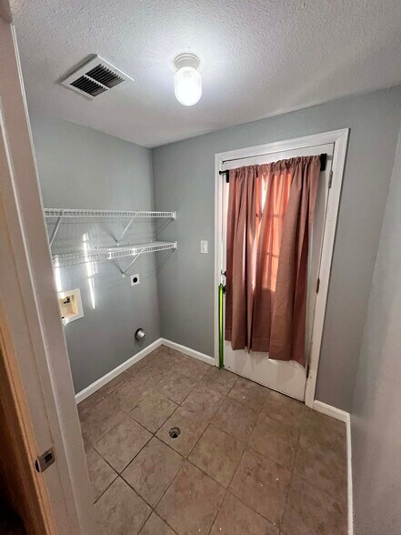 Building Photo - 4615 Frost Dr