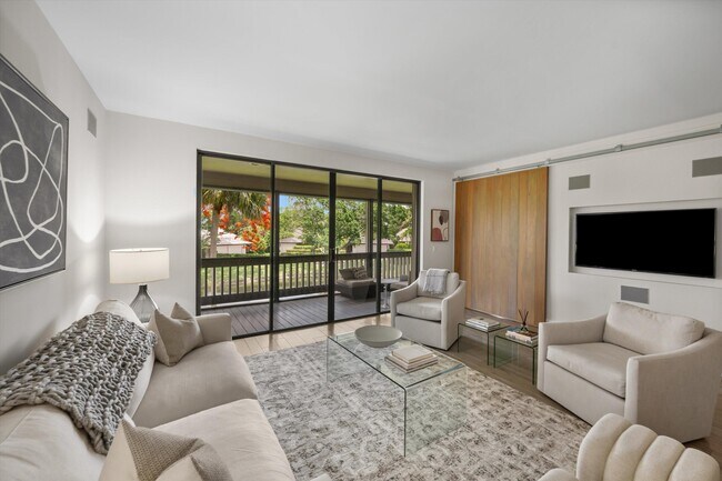 Building Photo - 11818 Pebblewood Dr