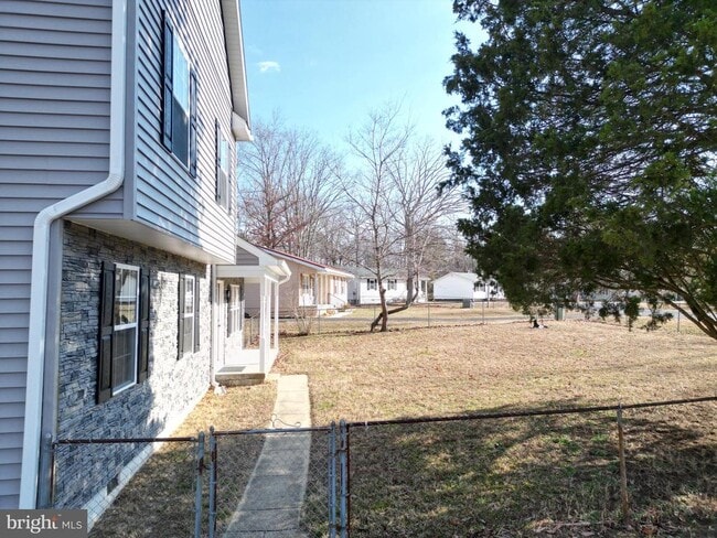 Building Photo - 40750 King Dr