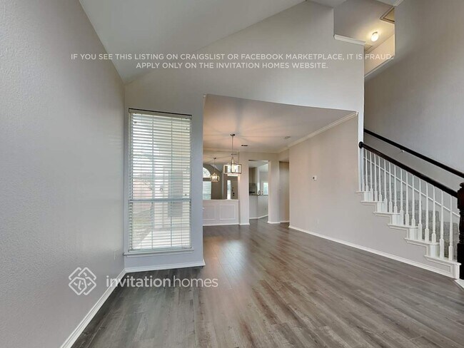 Building Photo - 1755 Cresthill Dr