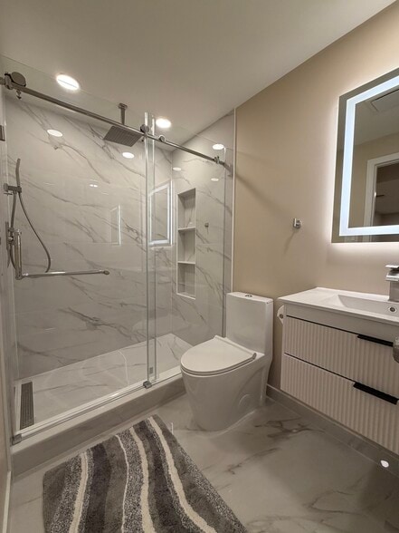 Building Photo - 6524 Greenleaf St