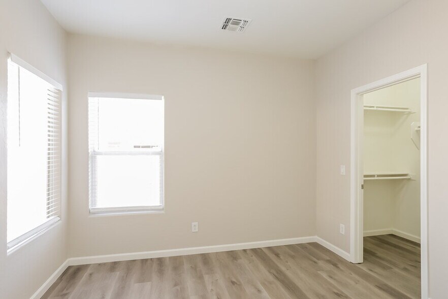 Building Photo - 3441 E Baranca Ct