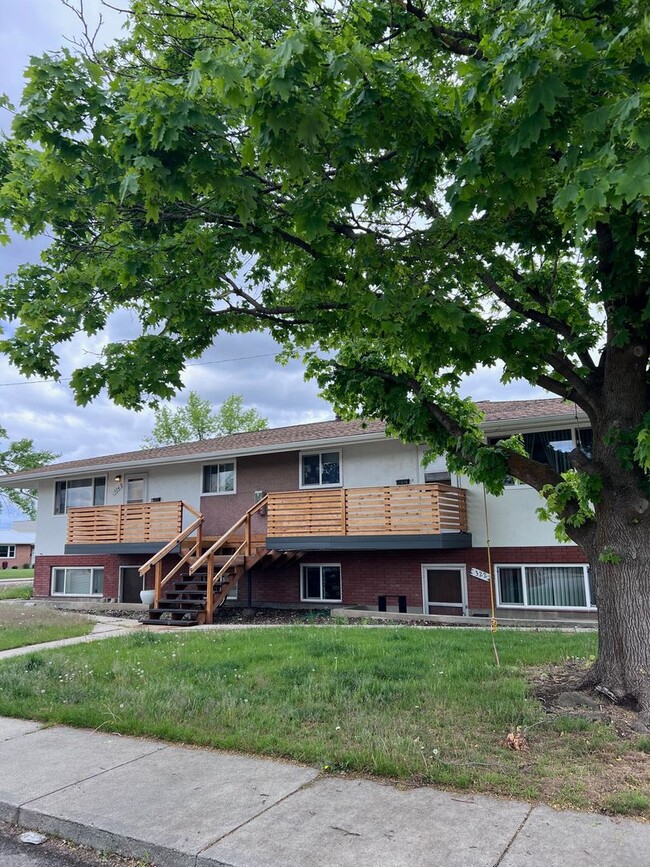 Building Photo - Knowles 4-Plex