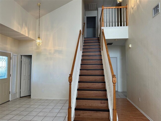 Building Photo - 414 Darkwoods Dr