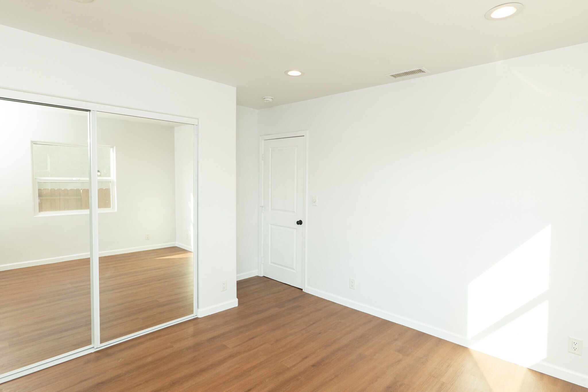 Room 1 - 940 S Bernal Ave