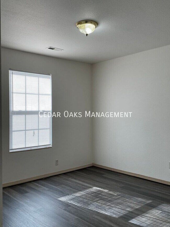 Building Photo - 100 Josie Pl