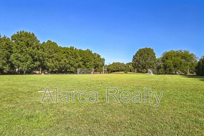 Building Photo - 3909 N Course Dr