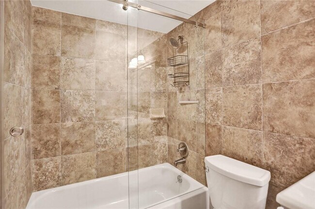 Building Photo - 1160 Hillsboro Mile