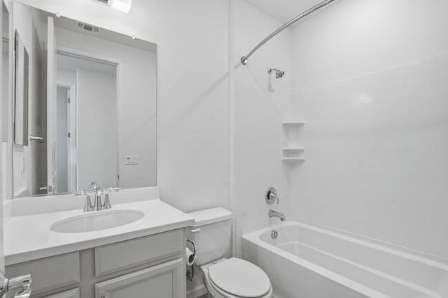 Building Photo - Spacious 3 Bed Townhome with Garage, A/C & Modern Finishes