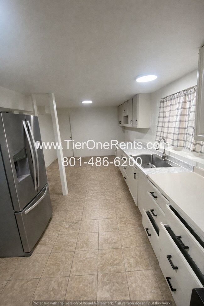 Building Photo - **MOVE IN SPECIAL** Half off first month's rent