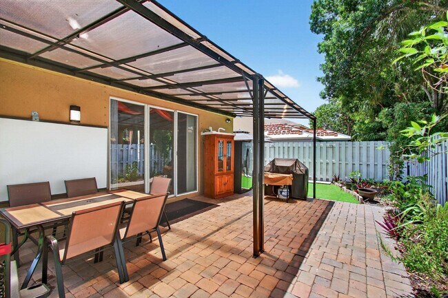 Building Photo - 5057 Sancerre Cir