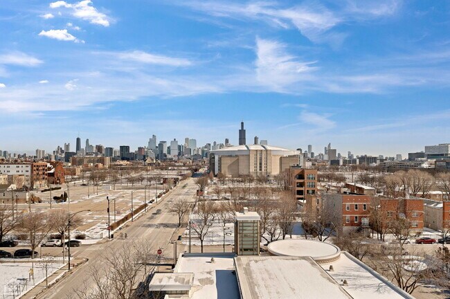 Building Photo - 2127 W Madison St