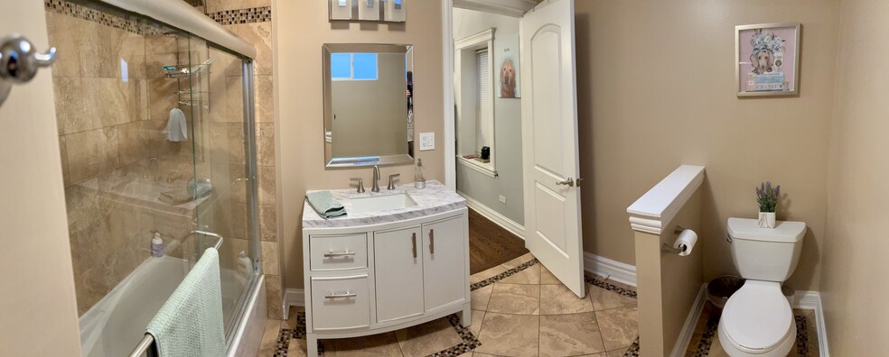 Building Photo - 2629 N Avers Ave