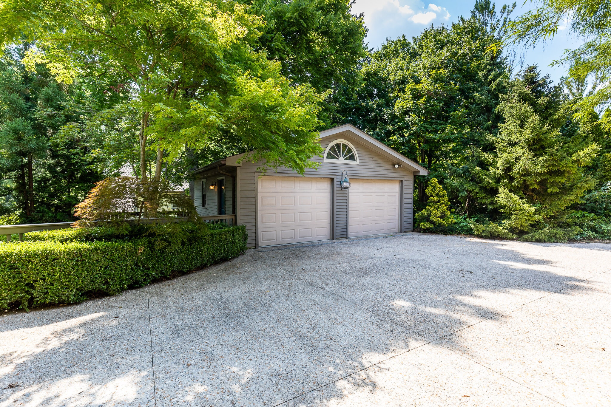 Garage. - 4061 Beechwood Ave