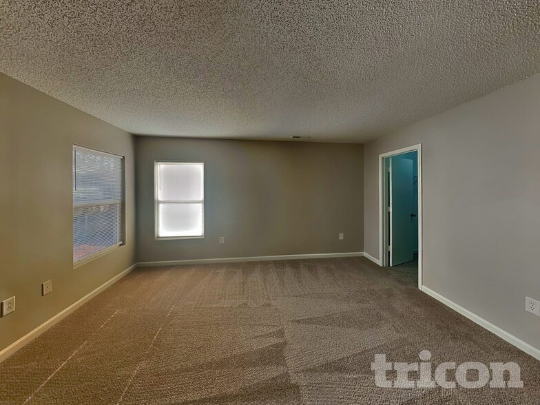 Building Photo - 10242 Hugue Way