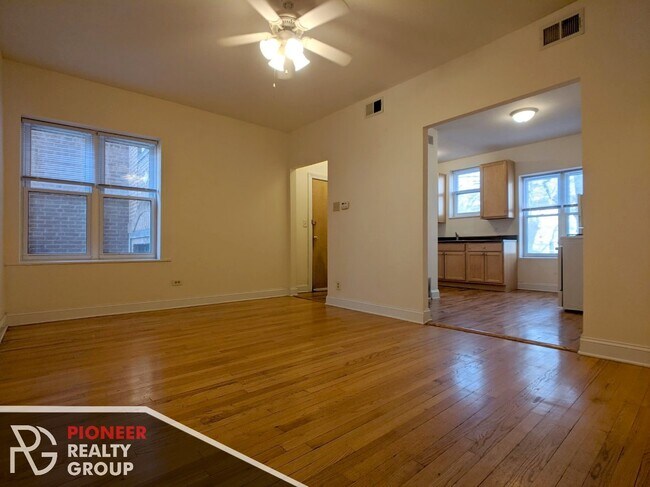 Primary Photo - 3527 N Broadway St