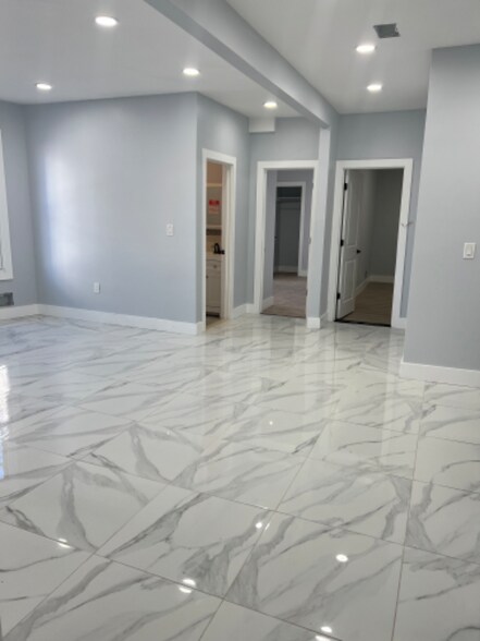 Building Photo - 121 Stone St