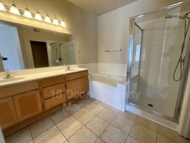 Building Photo - 926 Camino De La Reina