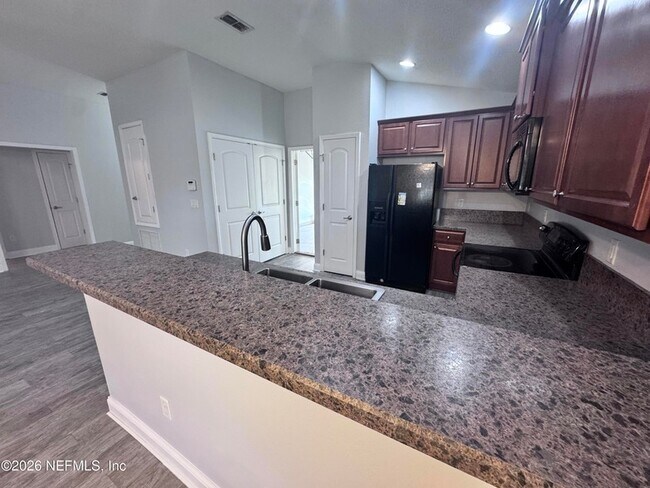 Building Photo - 7565 Westland Oaks Dr