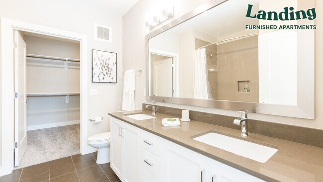 Building Photo - 3300 N Scottsdale Rd