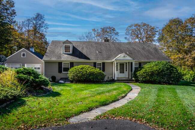 Primary Photo - 124 Old Sherman Hill Rd