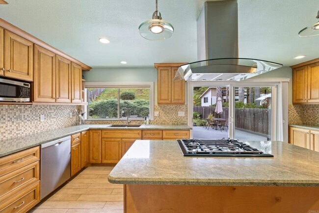 Building Photo - 4866 Park Dr
