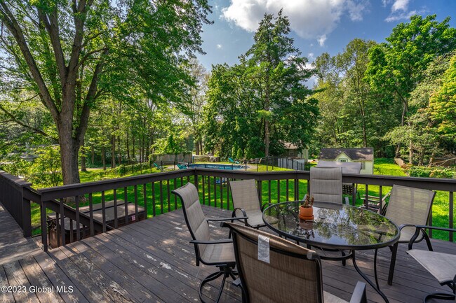 Building Photo - 1 Laurie Ln