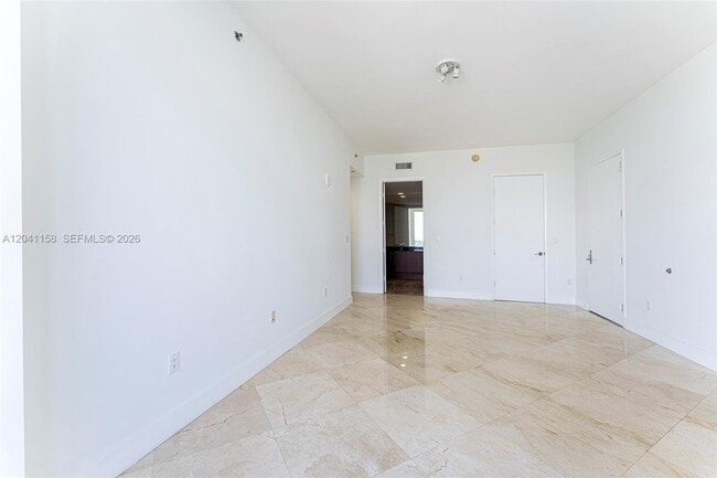 Building Photo - 15901 Collins Ave