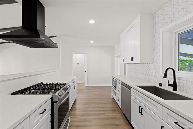 Building Photo - 4955 Alatar Dr