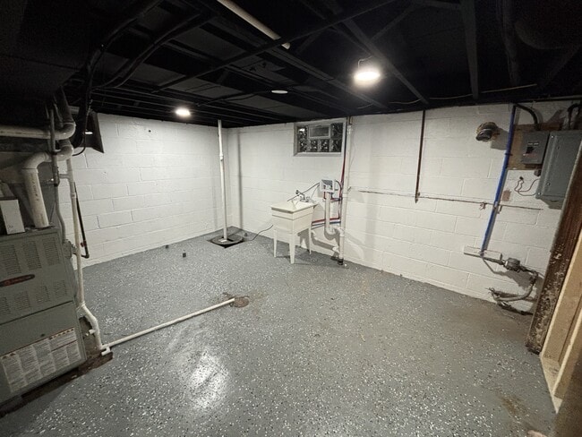 Building Photo - 5729 W 6th Ave