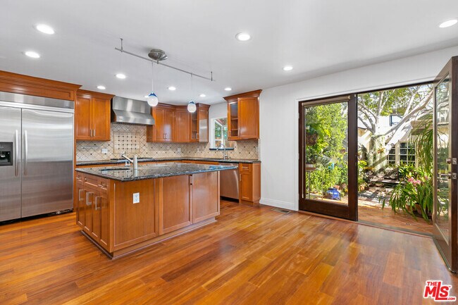 Building Photo - 1342 Holmby Ave