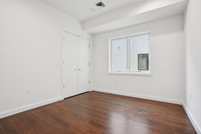 Building Photo - 714 Undercliff Ave