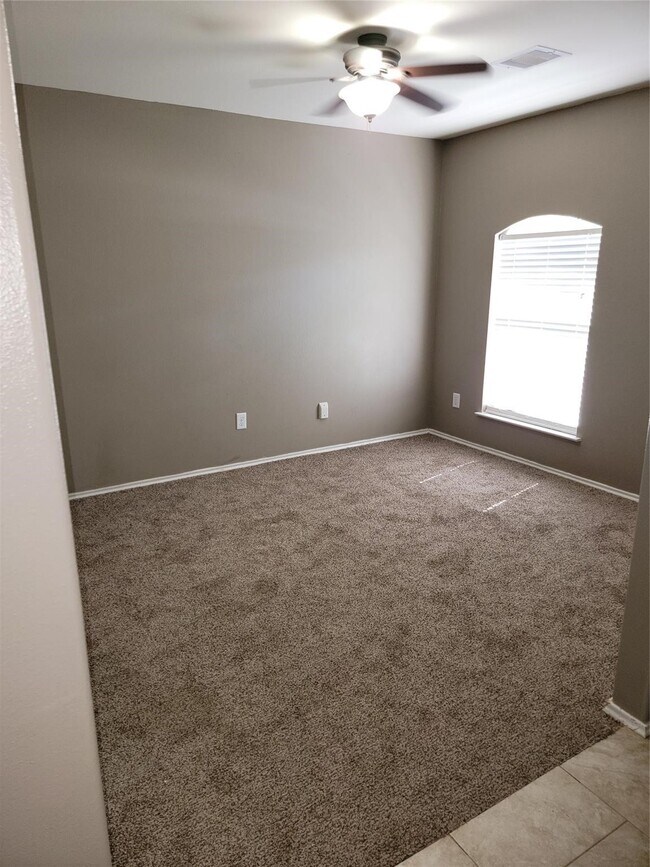 Building Photo - 15510 Mossy Park