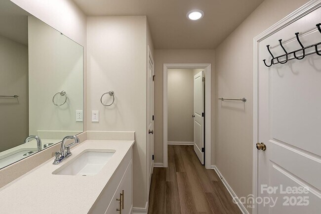 Building Photo - 5290 Brailey Cir