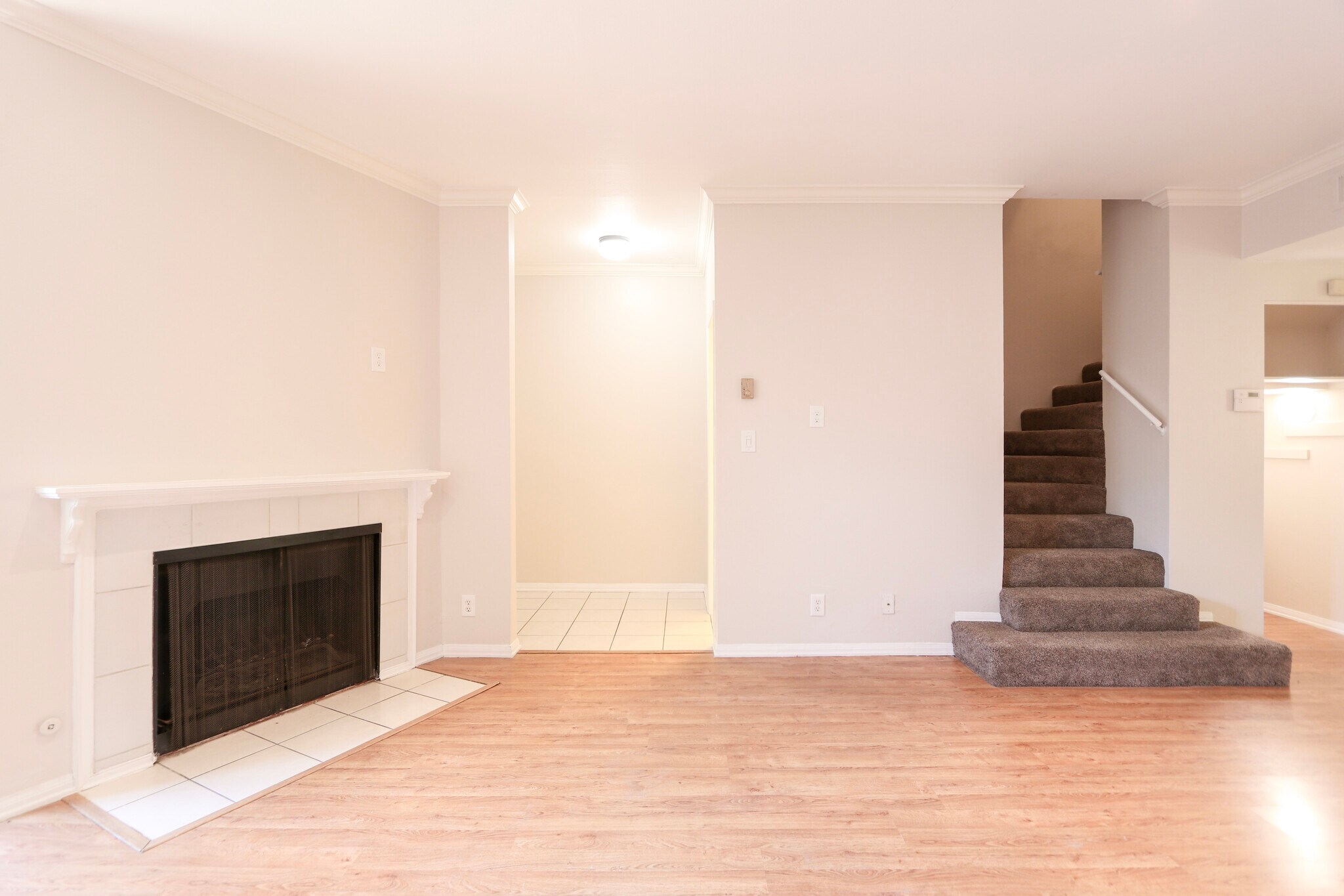 Building Photo - 1328 S Bundy Dr