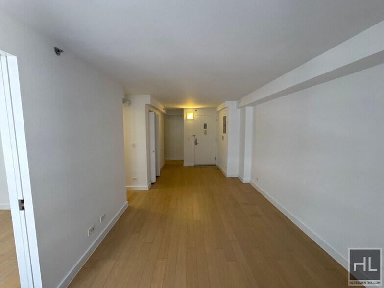 Building Photo - East 39th Street