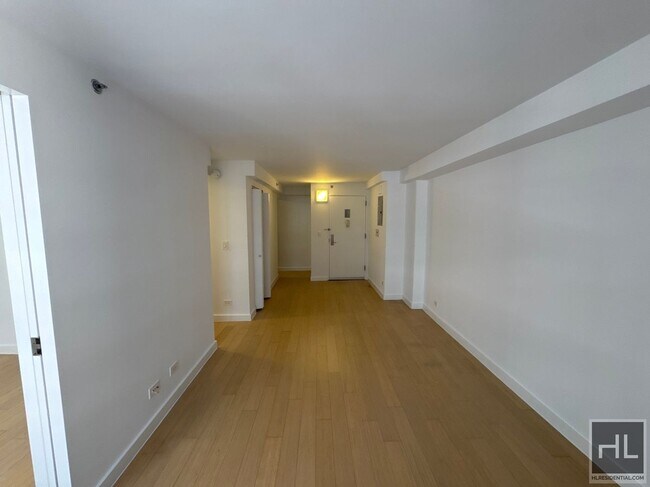 Building Photo - East 39th Street