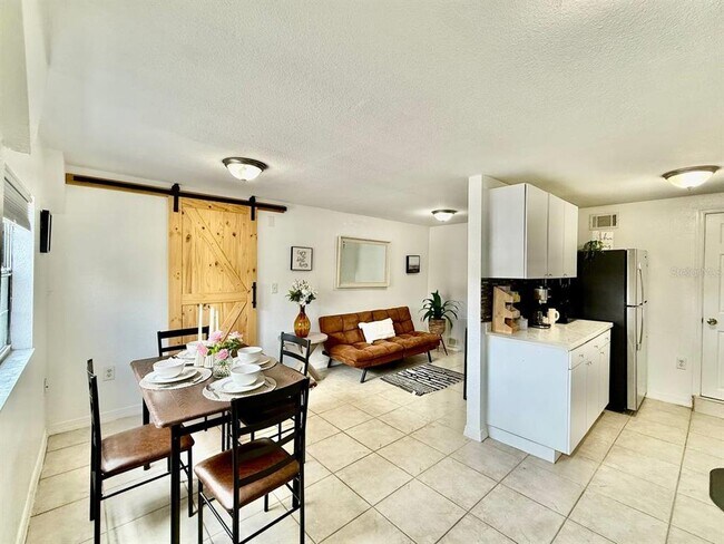 Building Photo - 2575 S Himes Ave