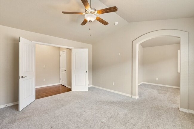 Building Photo - 3003 Looking Glass Way