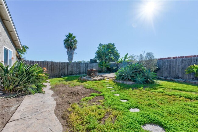 Building Photo - 11370 Travis Pl