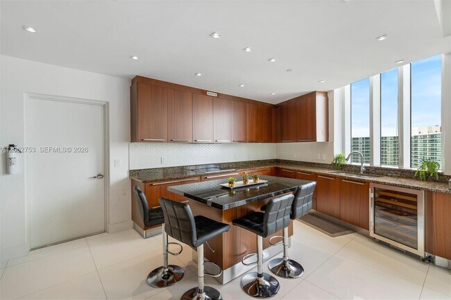 Building Photo - 15811 Collins Ave