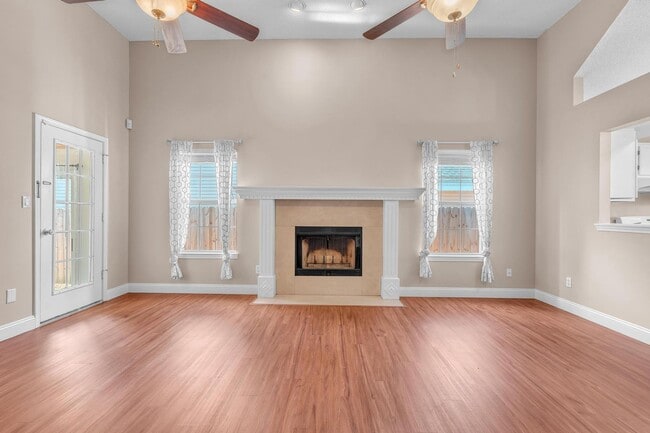 Building Photo - Updated Home in Convenient Location