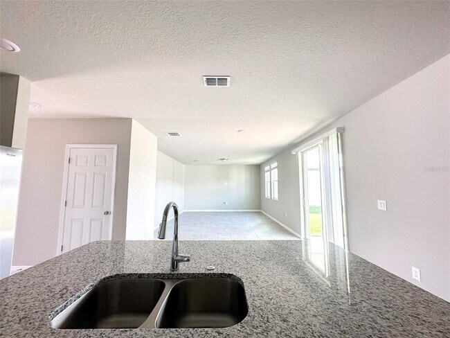 Building Photo - 484 Sun Warbler Wy