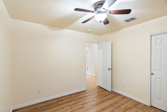 Building Photo - 911 Rustic Cactus