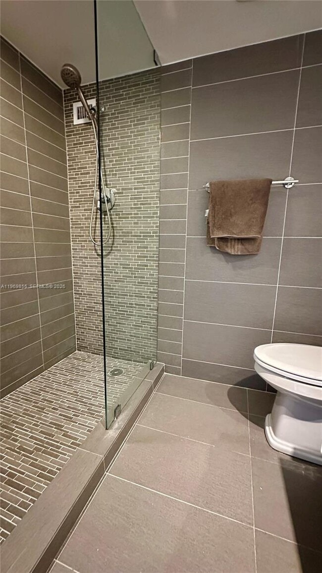 Building Photo - 5161 Collins Ave