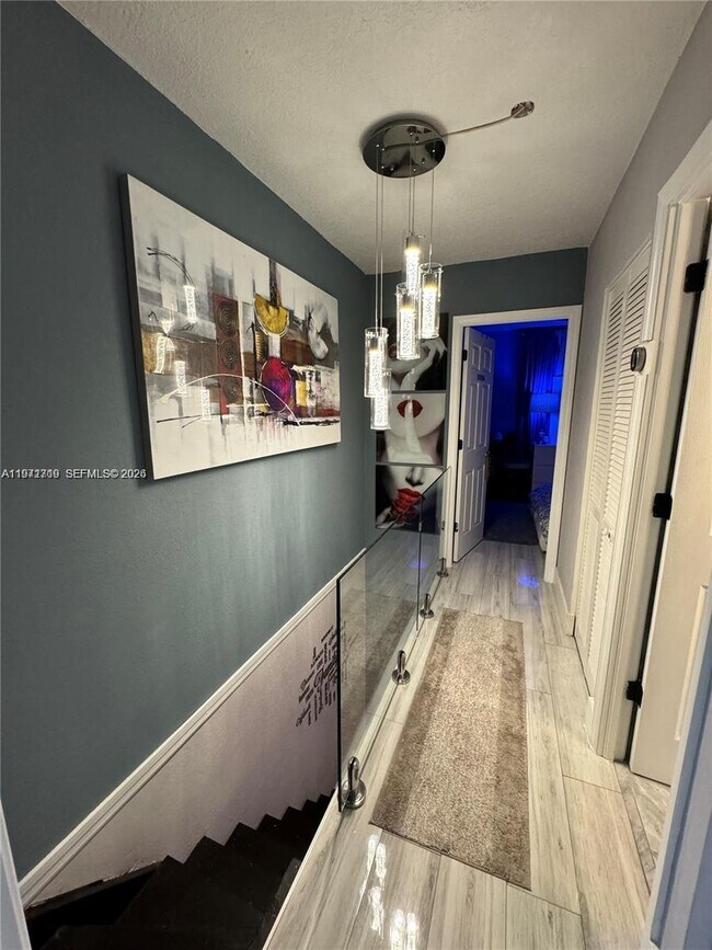 Building Photo - 3870 W 8th Ln